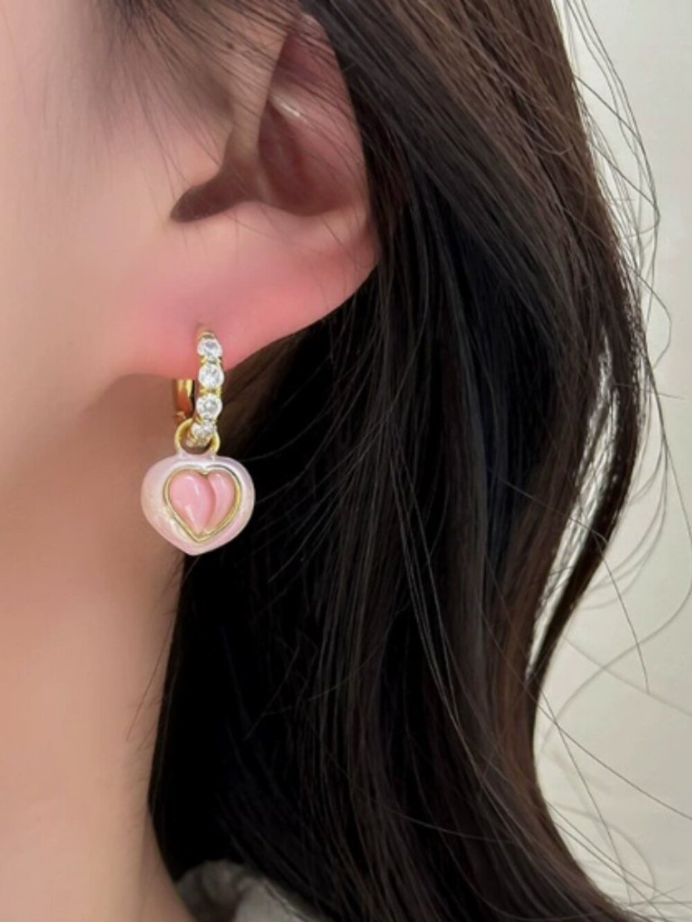 Cute pink heart-shaped peach ear studs